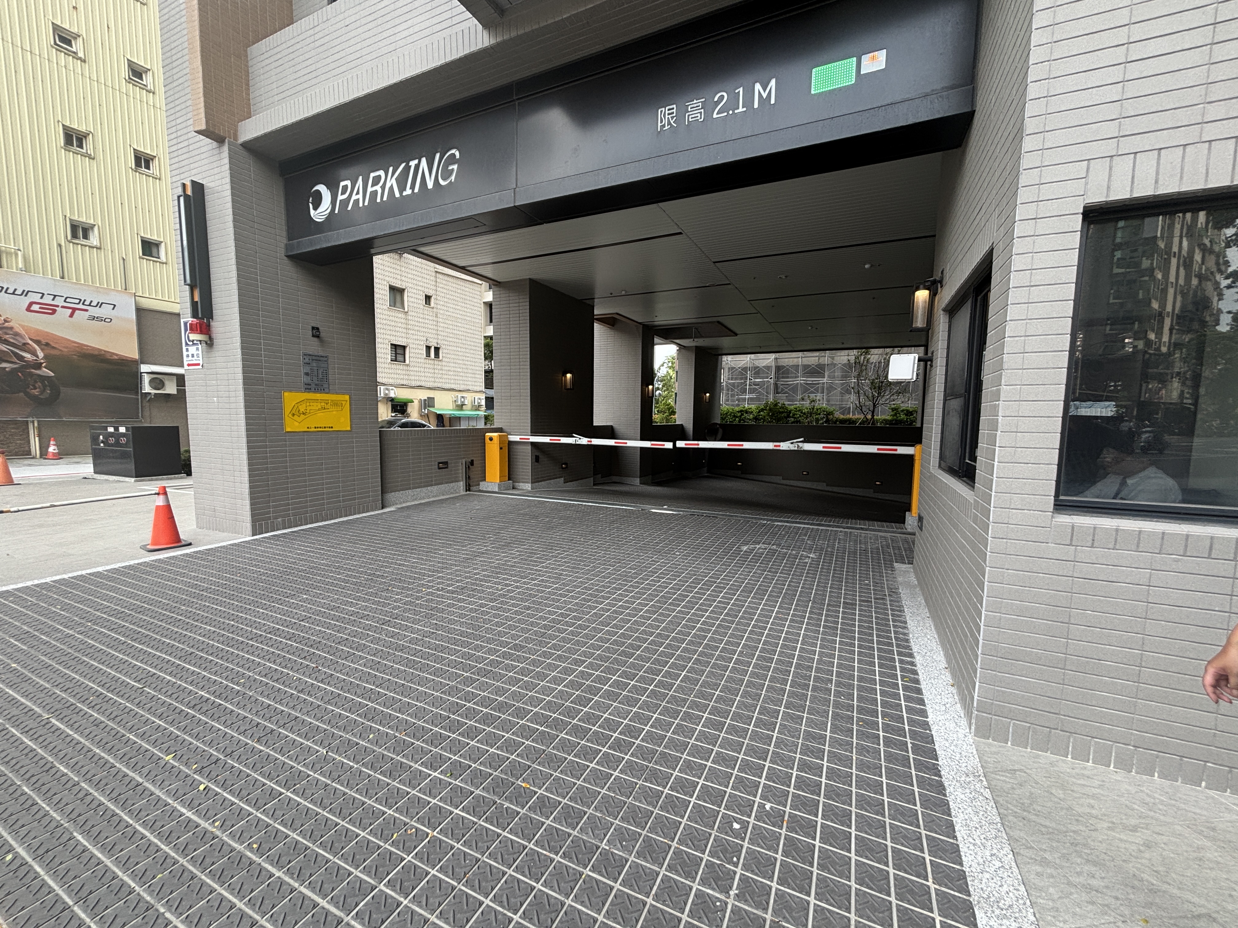 ã€è‹“é›…å€ï½œåœè»Šå ´è»Šé“é¡¯ç¤ºç³»çµ±ã€‘